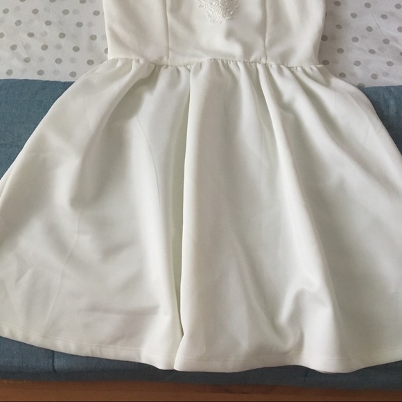 White Lace Sweetheart Neckline Party Dress - Picture 2 of 3